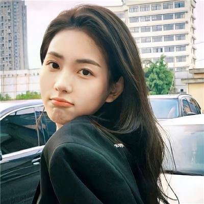 高墙、黑色与帅小伙